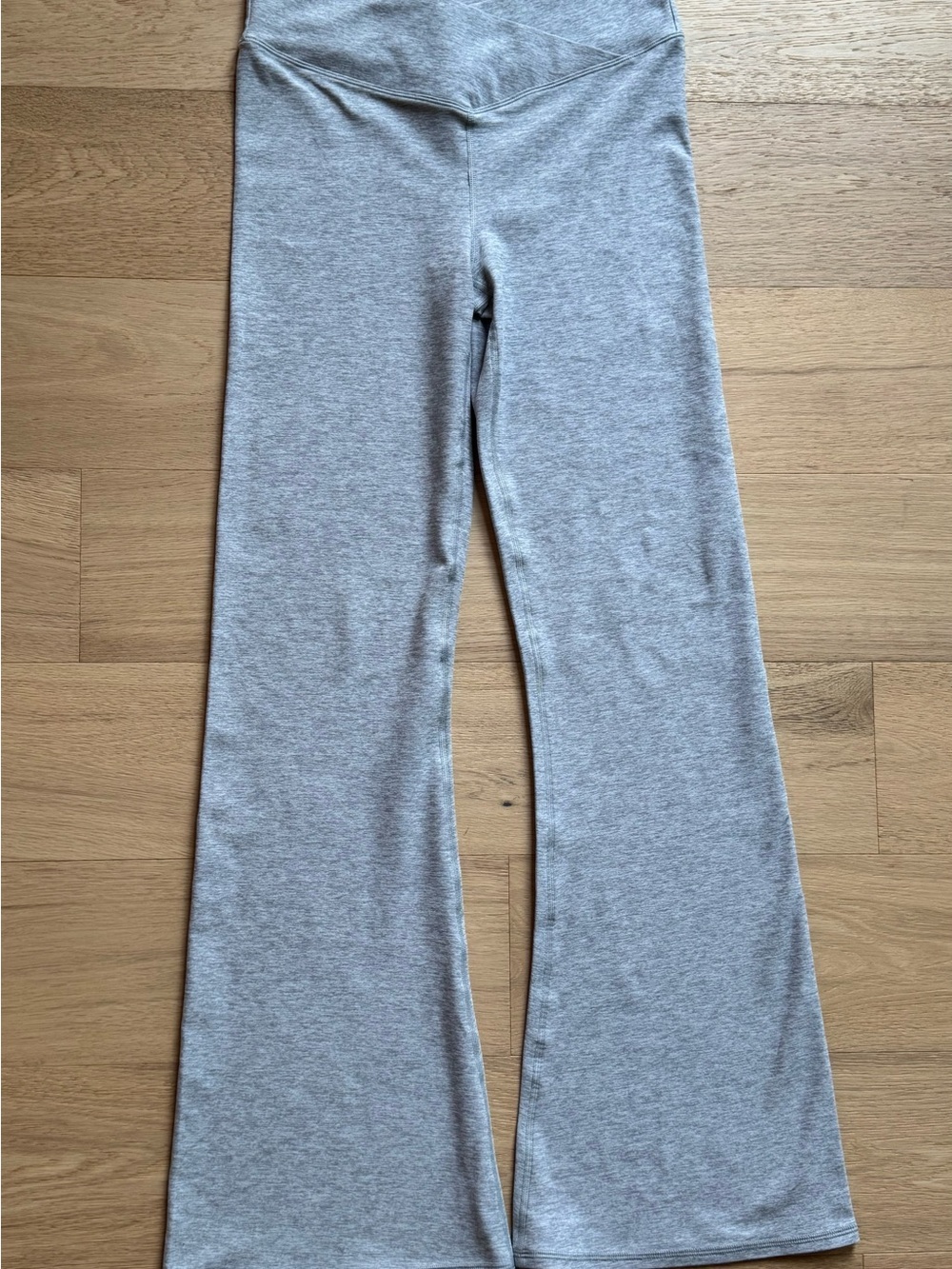 Vuori Women's Elevation Rhythm Flare Pants Leggings Gray Heather V-Waist M